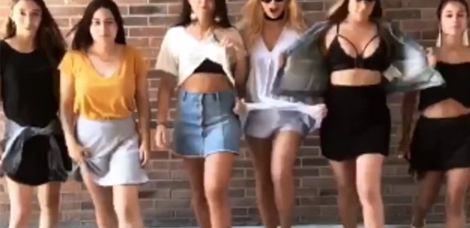 Üniversitede mini etek depremi!